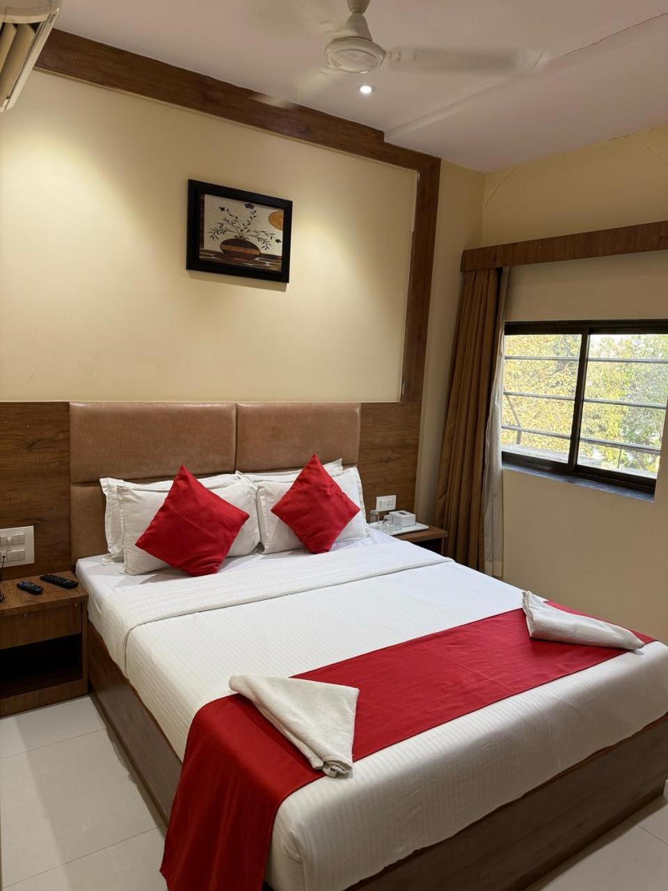 Palm Breeze Hotel - Colaba Mumbai Exteriör bild