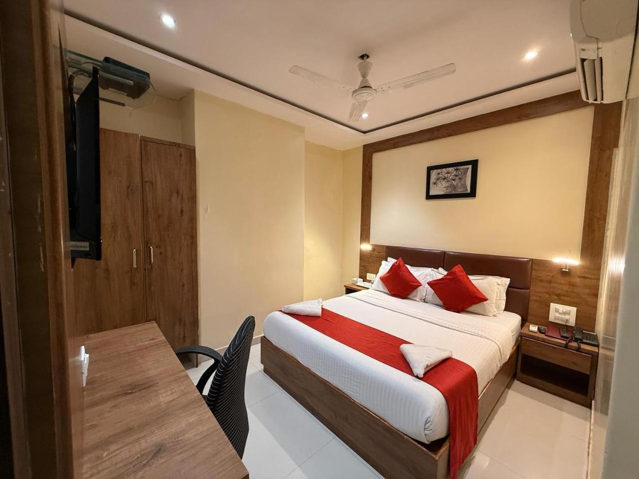 Palm Breeze Hotel - Colaba Mumbai Exteriör bild